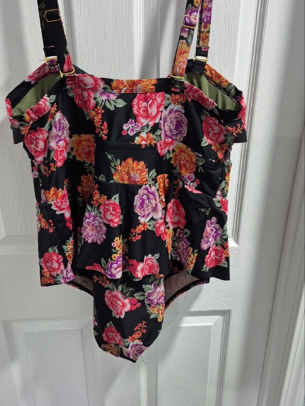 Terra & Sky Black Floral Ruffle Swinsuit Top - Picture 2 of 3